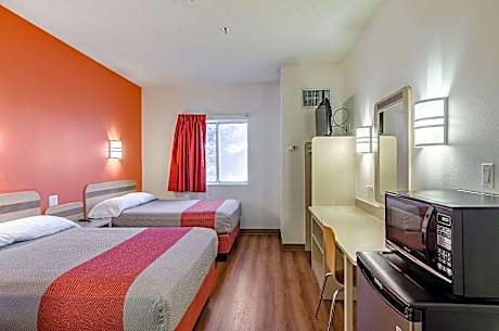 2 Full Beds | Smoking