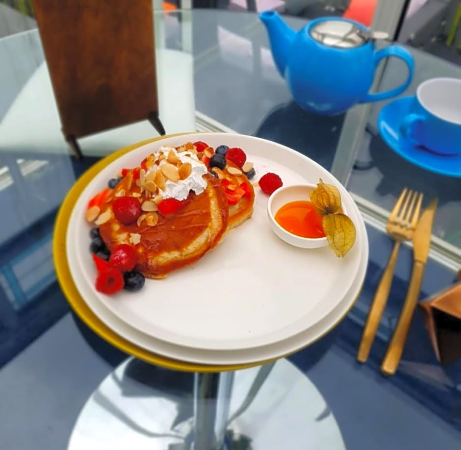 The Green Monkey Lux Suite at The Grumpy Schnauzer B&B Private Hot Tub, Gym, Breakfast, Stunning!