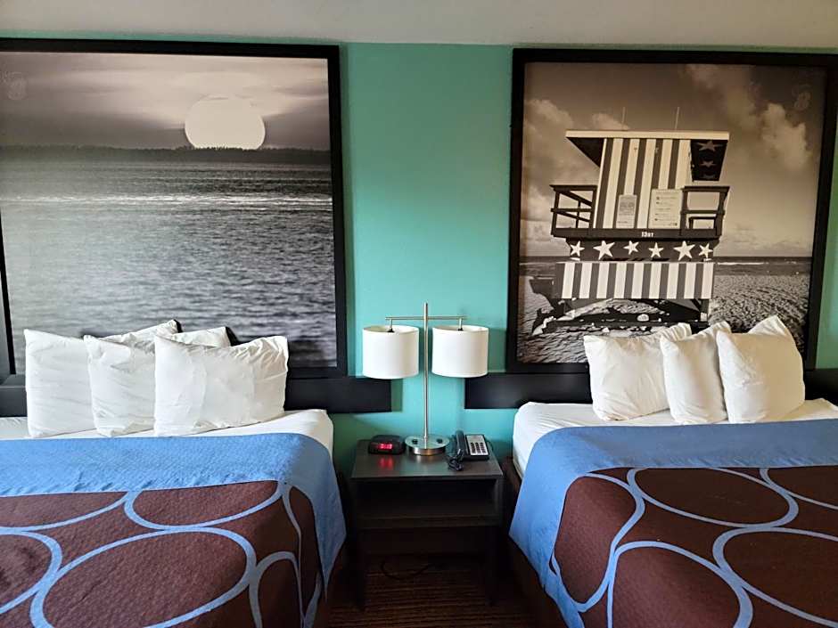 Super 8 by Wyndham Clearwater/St. Petersburg Airport
