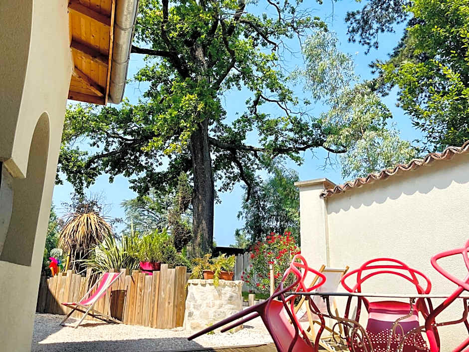 Aux Tourelles 1888 - Tres Proche Lyon #Clim #Piscine #Netflix #Parking Payant Securise