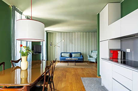 Luxury Suite with Lake View