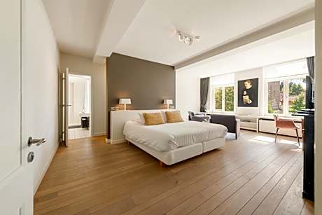 Superior Suite with Garden View