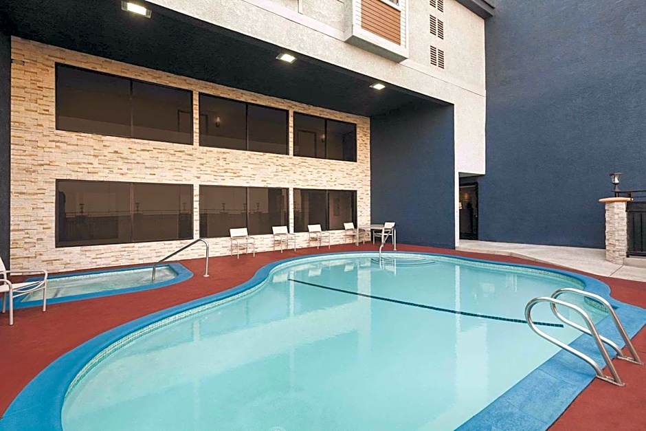 Country Inn & Suites by Radisson, Bakersfield, CA