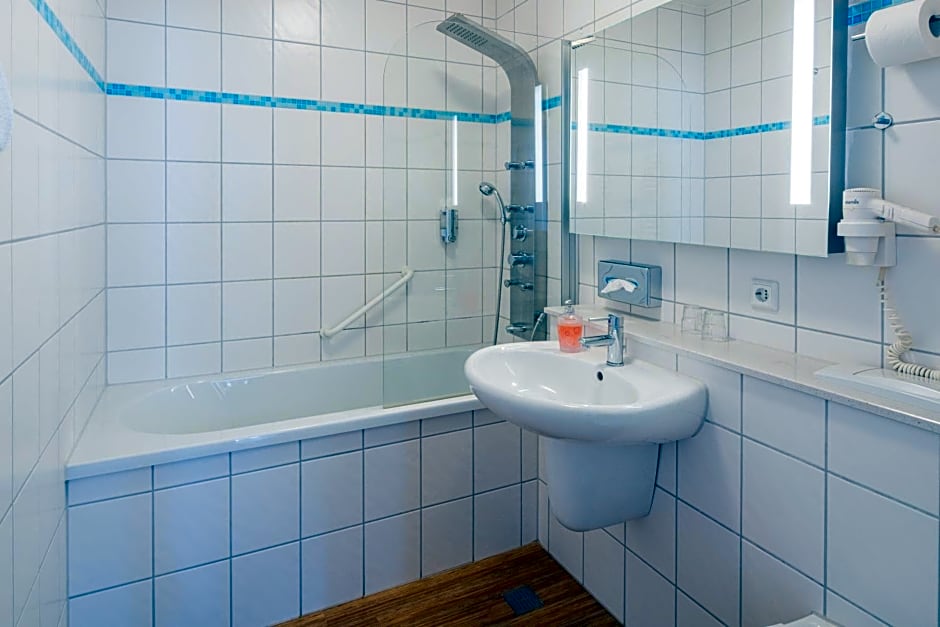 Schäfers Hotel, Self-Check-in, Cafe und Bäcker am Hotel