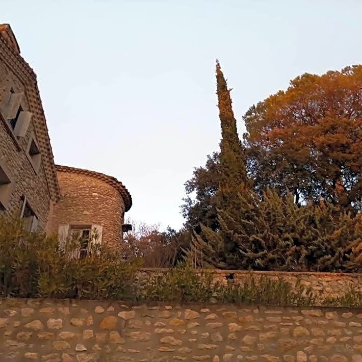 Les Horizons - SPA-JACUZZI - MASSAGE- SAUNA - 4 SAISONS - Piscine chauffée Toute l'année - 800m centre ville Nyons