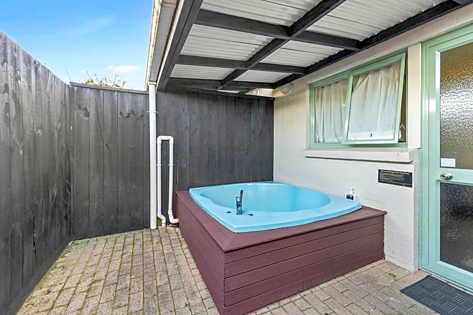 Birchwood Spa Motel