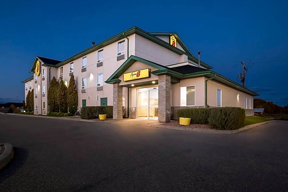 Super 8 by Wyndham Prince Albert