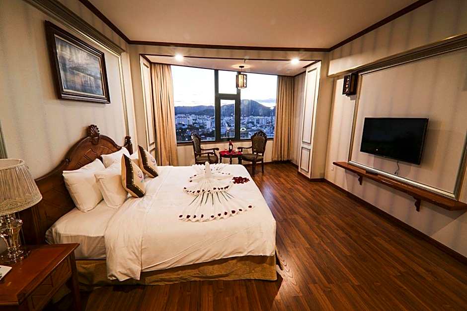 Huong Viet Hotel Quy Nhon - Beachfront