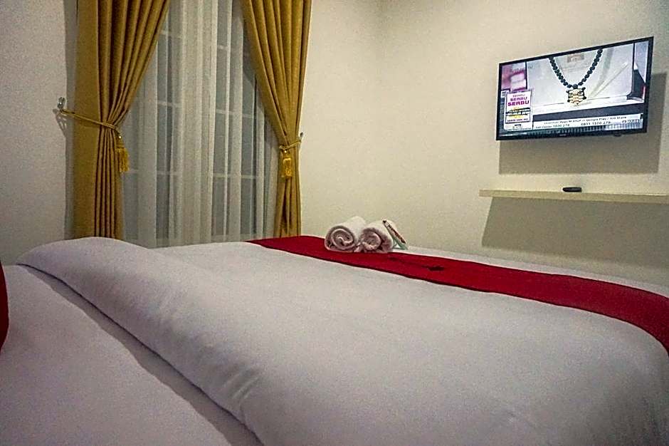 RedDoorz near Araya Family Club House