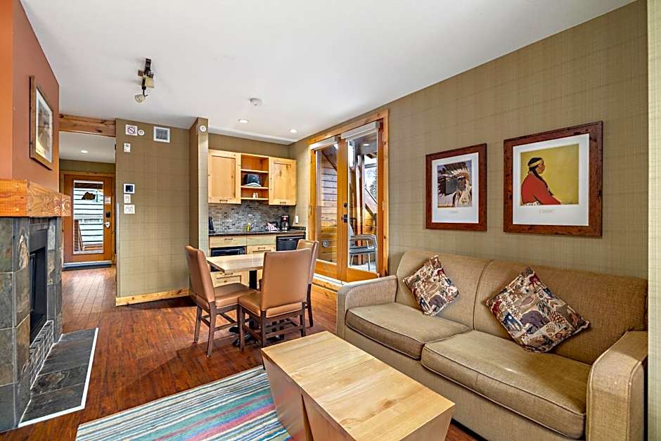 Fox Hotel And Suites