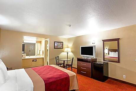 Queen Room - Accessible/Nonsmoking