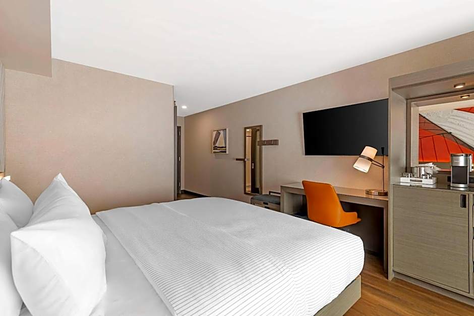 Cambria Hotel & Suites Plymouth