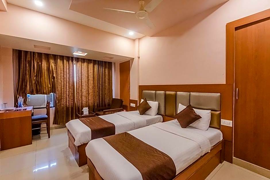 OYO Hotel Sarovar Grand