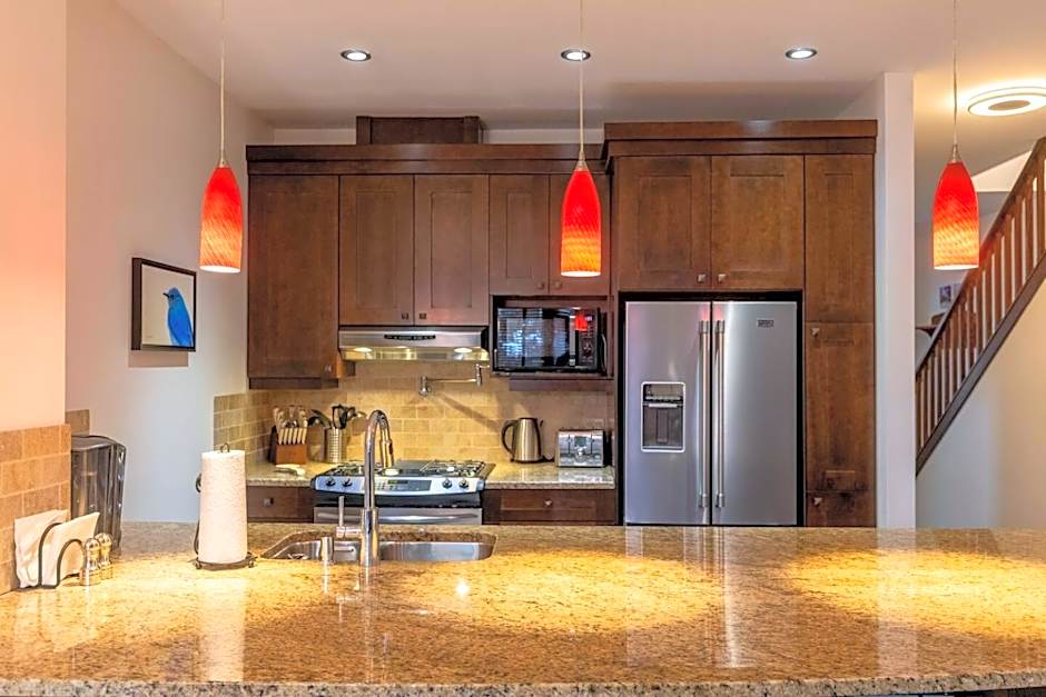 Luxurious 901 Condos by Fernie Central Reservations