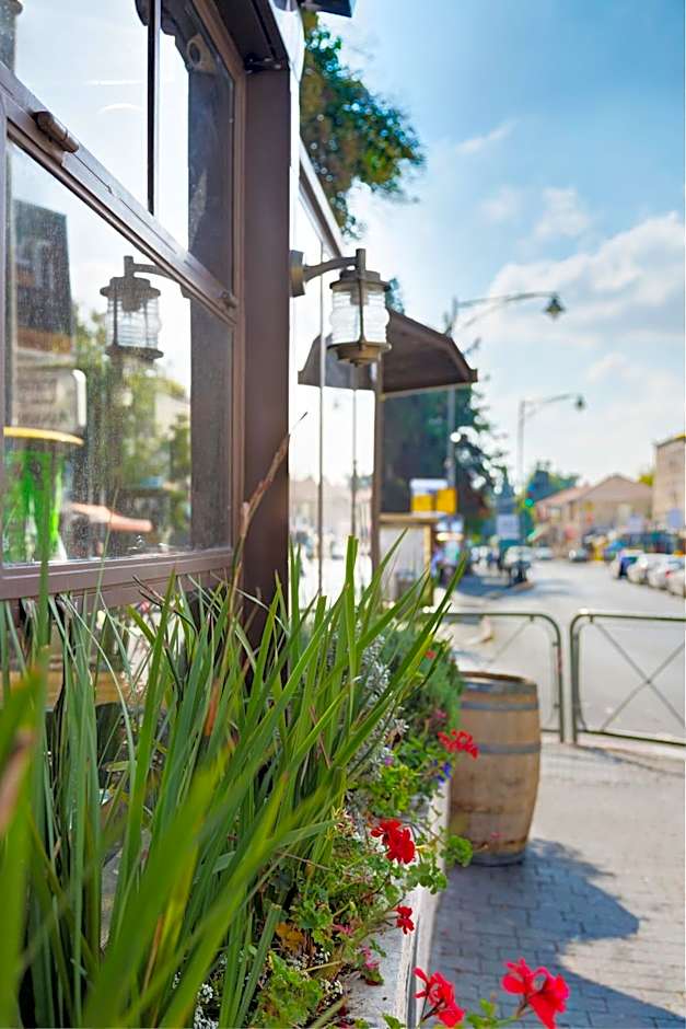 Colony Suites- Hananya St.