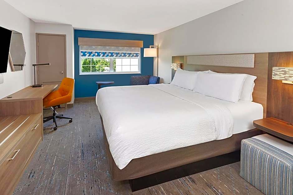 Holiday Inn Express & Suites Port Washington By IHG