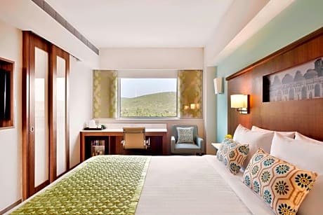 Fairfield Queen Room with City View - Early check-in and late check-out upto 2 hours