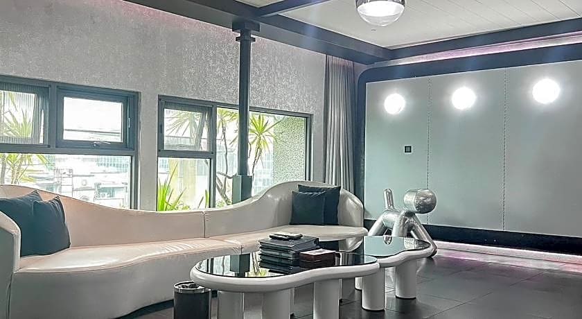 All-Ur Chain Boutique Motel