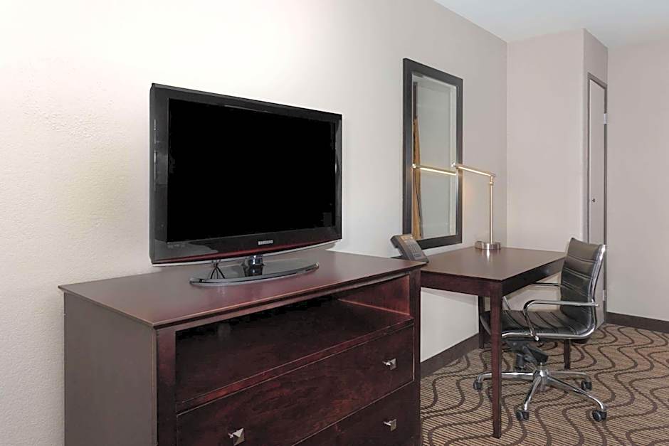 Baymont by Wyndham Henderson-Northeast Denver