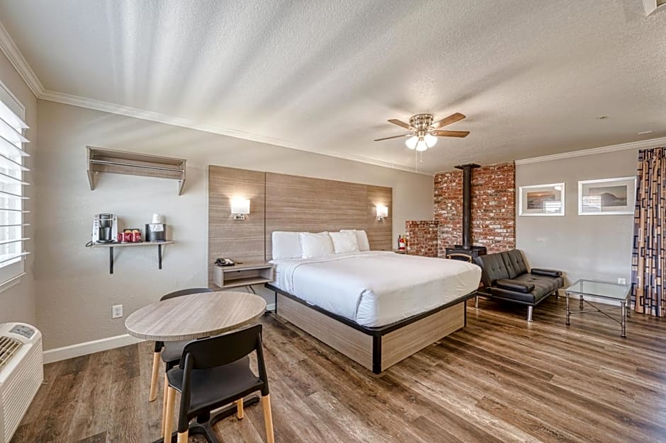 Harbor House Inn