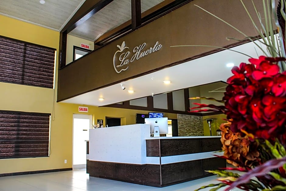 La Huerta Inn & Suites