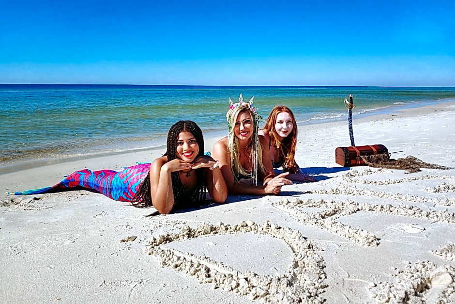 Days Inn by Wyndham Panama City Beach/Ocean Front
