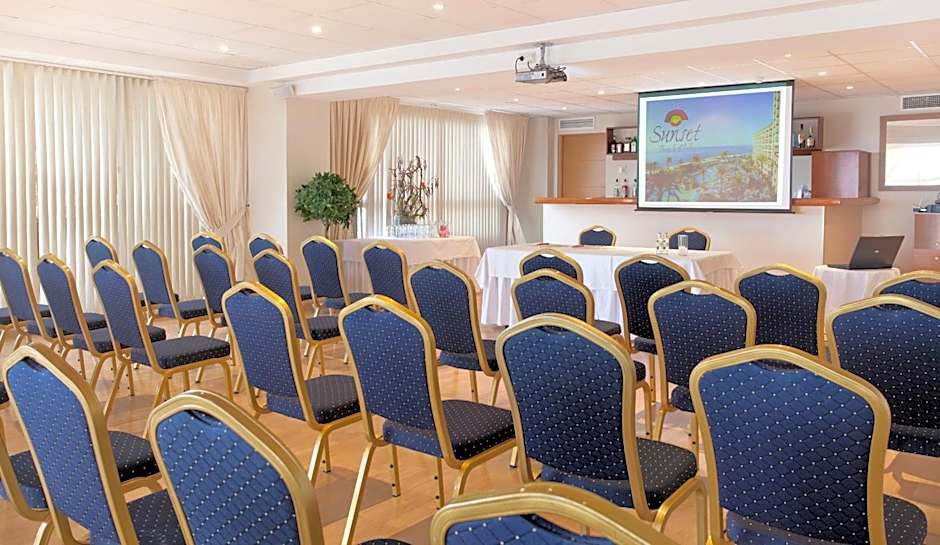 Sunset Beach Club Hotel Apartments