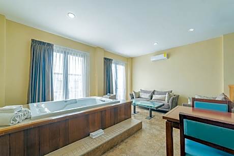 Suite with Hot Tub