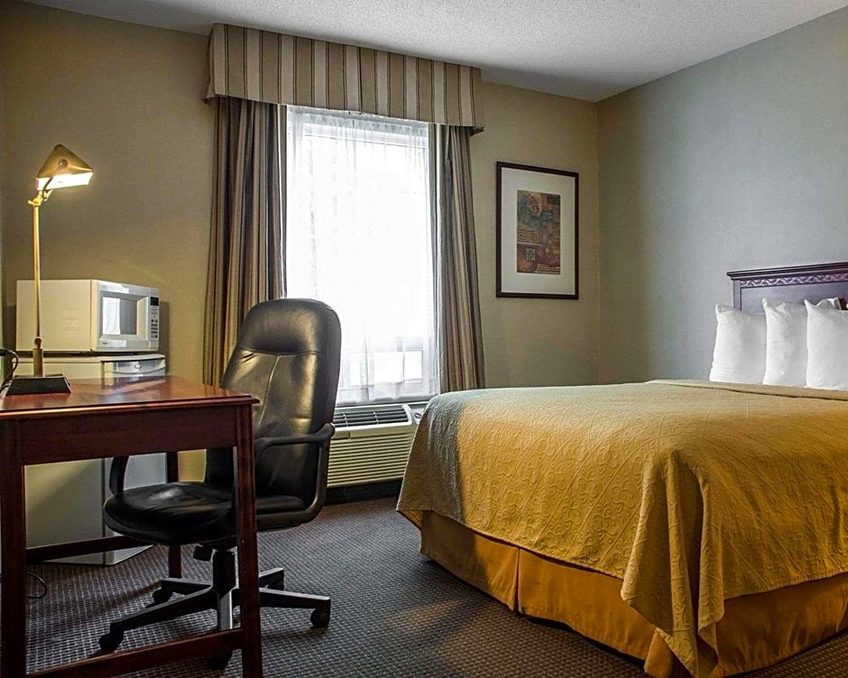 Quality Hotel & Suites Woodstock