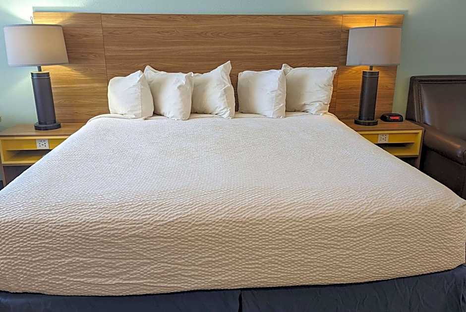 Days Inn by Wyndham Lake Havasu