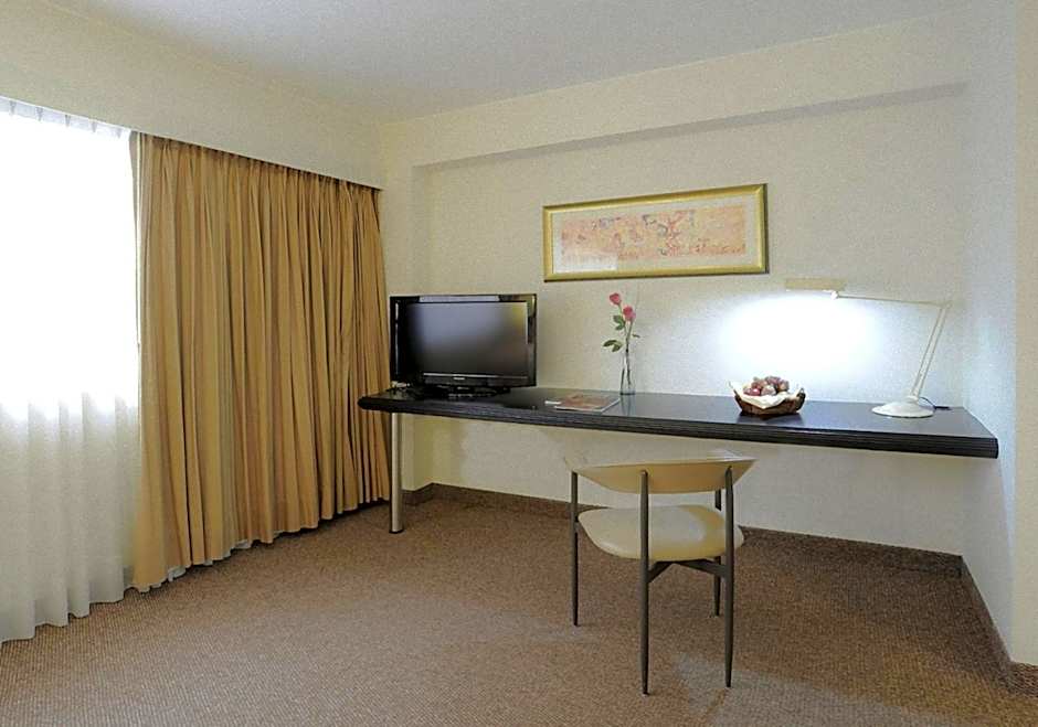 Roosevelt Hotel & Suites