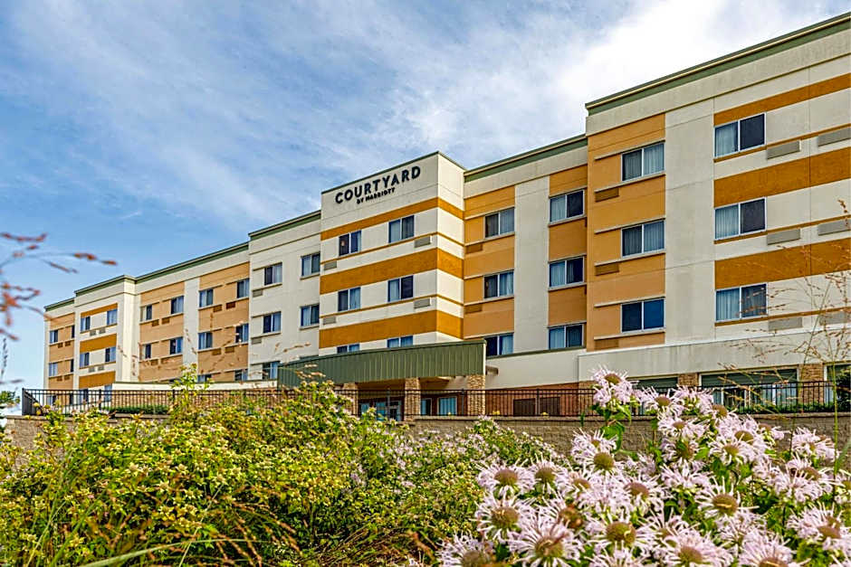 Courtyard by Marriott St. Louis St. Peters