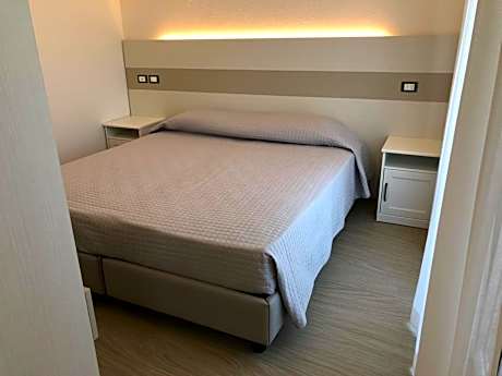 Family Room (2 Adults + 2 Children)