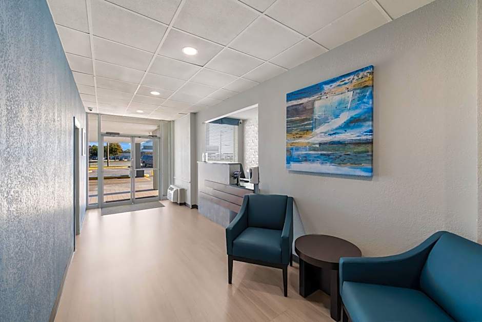 HomeTowne Studios Newport News - Hampton West