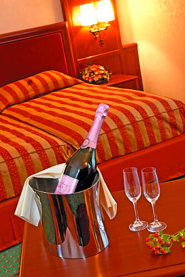 Photo 1 of 5 of Romantic