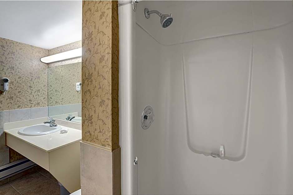 Super 8 by Wyndham Niagara Falls North