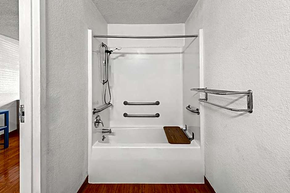 Birch Hill Suites Kansas City - Independence