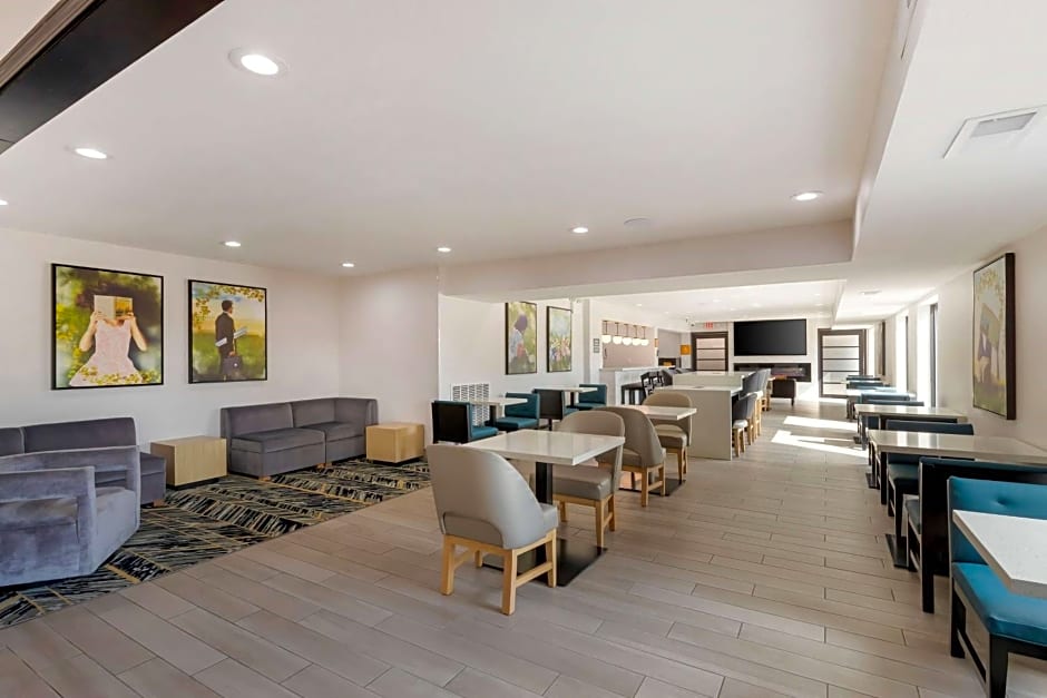 La Quinta Inn & Suites by Wyndham Des Moines West Clive