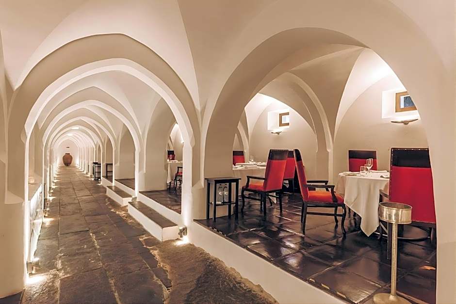 Convento do Espinheiro, Historic Hotel & Spa