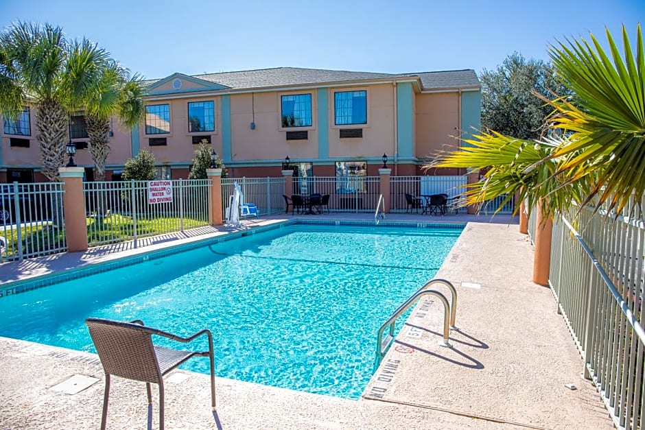 Baymont by Wyndham Hinesville Fort Stewart Area