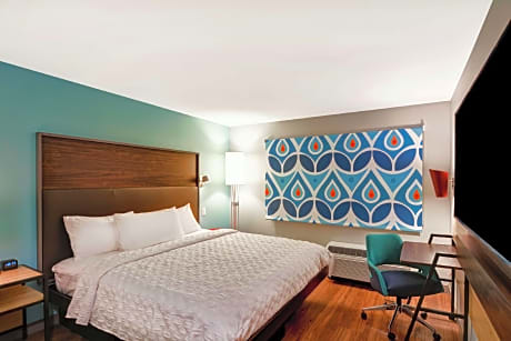 1 King Bed