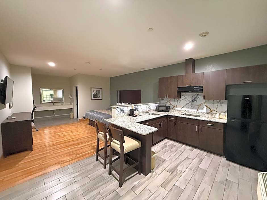 Scottish Inn & Suites - IAH Airport