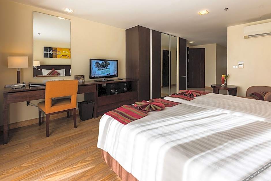 Lohas Residences Sukhumvit (SHA Plus)