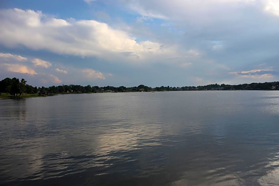 Lake Roy Beach Inn - Winter Haven