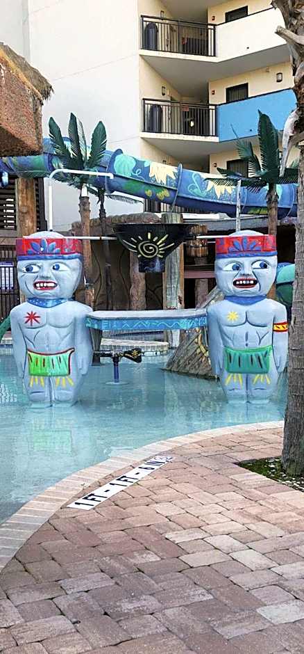 Newly Renovated Privately owned OF condo on 6th floor Ocean Reef w-heated pools, lazy river, hot tubs & restaurants