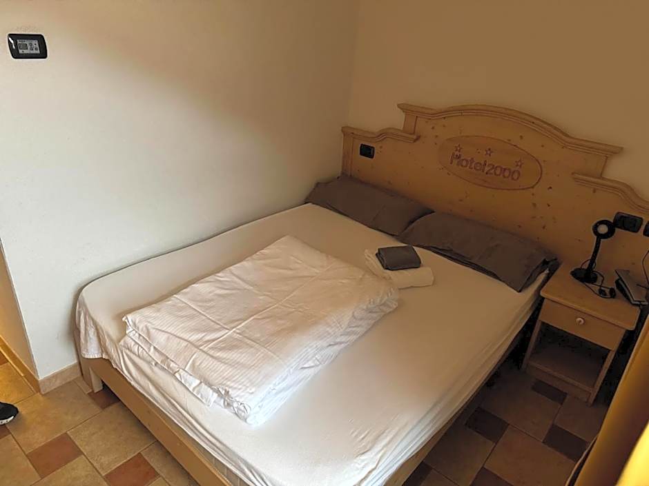 Hotel 2000