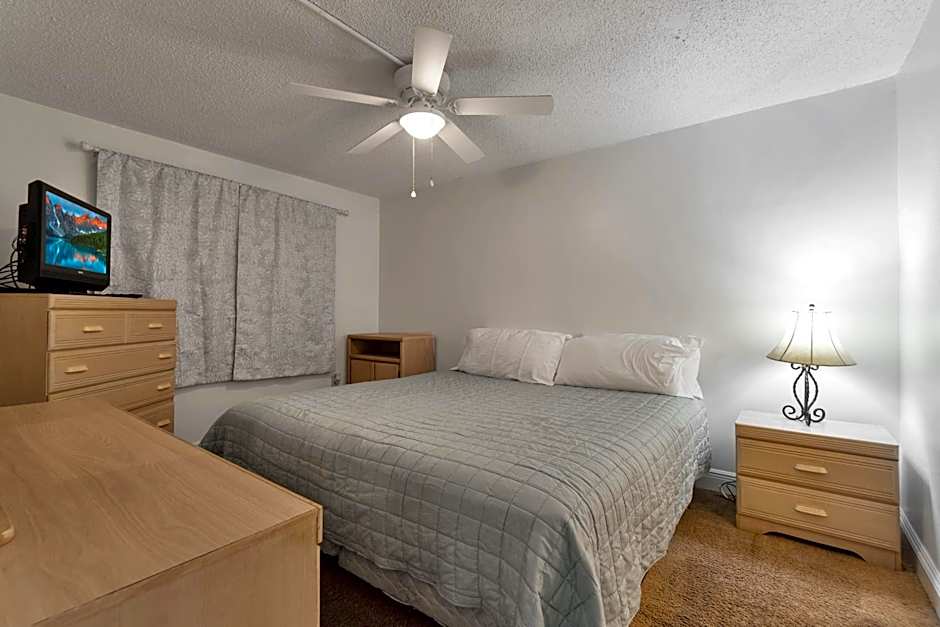 Splash Into Sundestin, Thanksgiving Stays Get 50 Gift Card