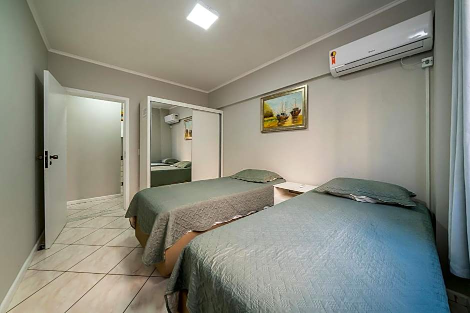 A02 - Estrela do Mar 403 A - Centro de Bombinhas - 30m do mar - Ótima localização