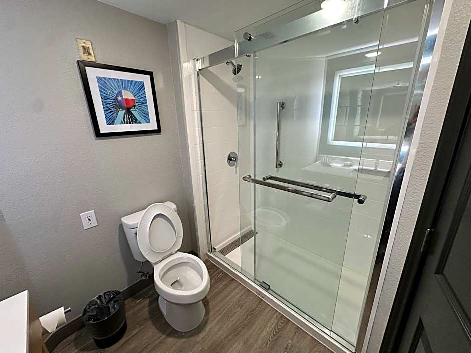 La Quinta Inn & Suites by Wyndham Dallas Arlington South