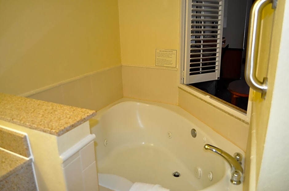 Holiday Inn Express Williamston, an IHG Hotel